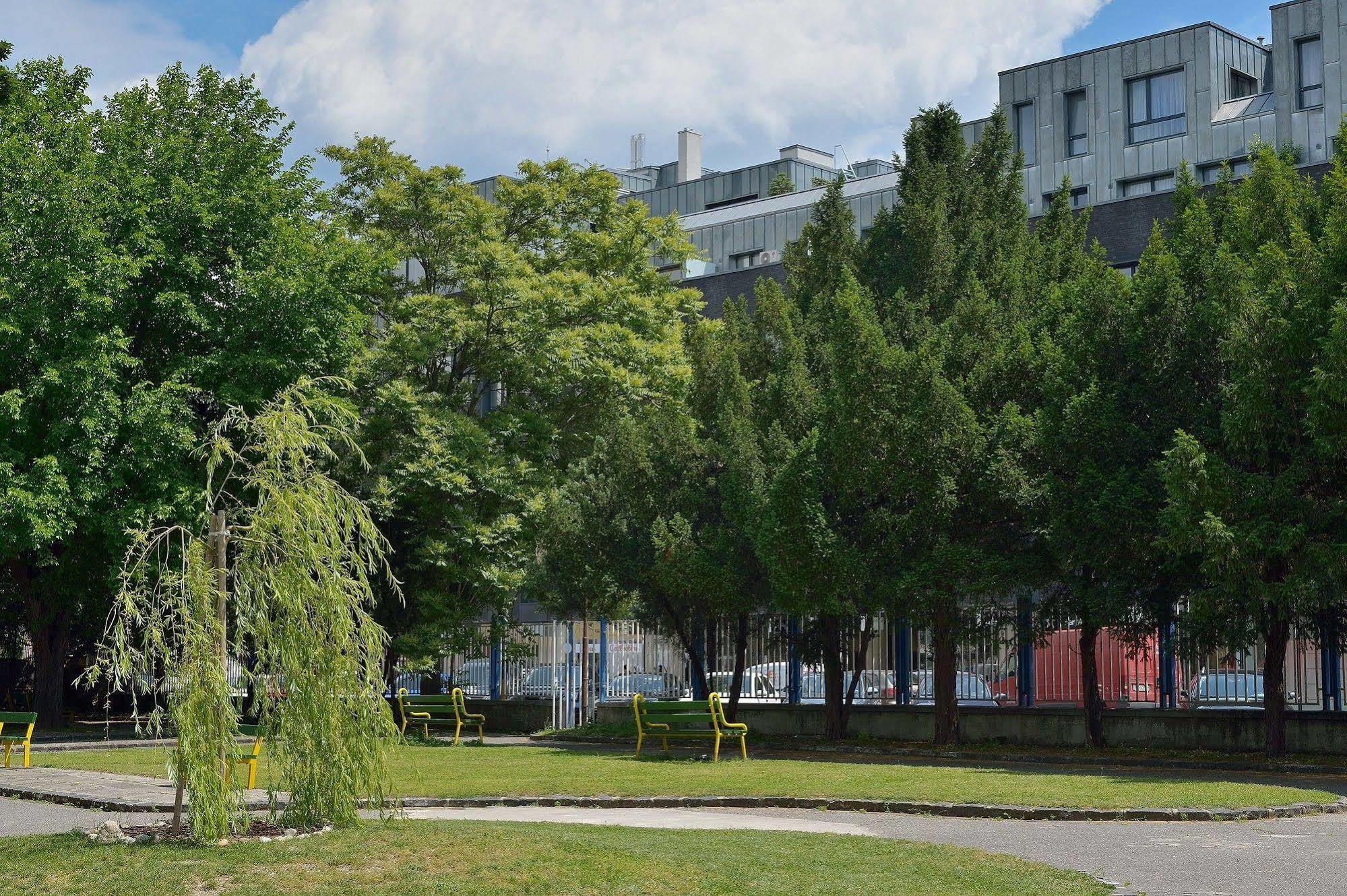 Ambiente Serviced Apartments - Dunajska Bratislava Exteriör bild
