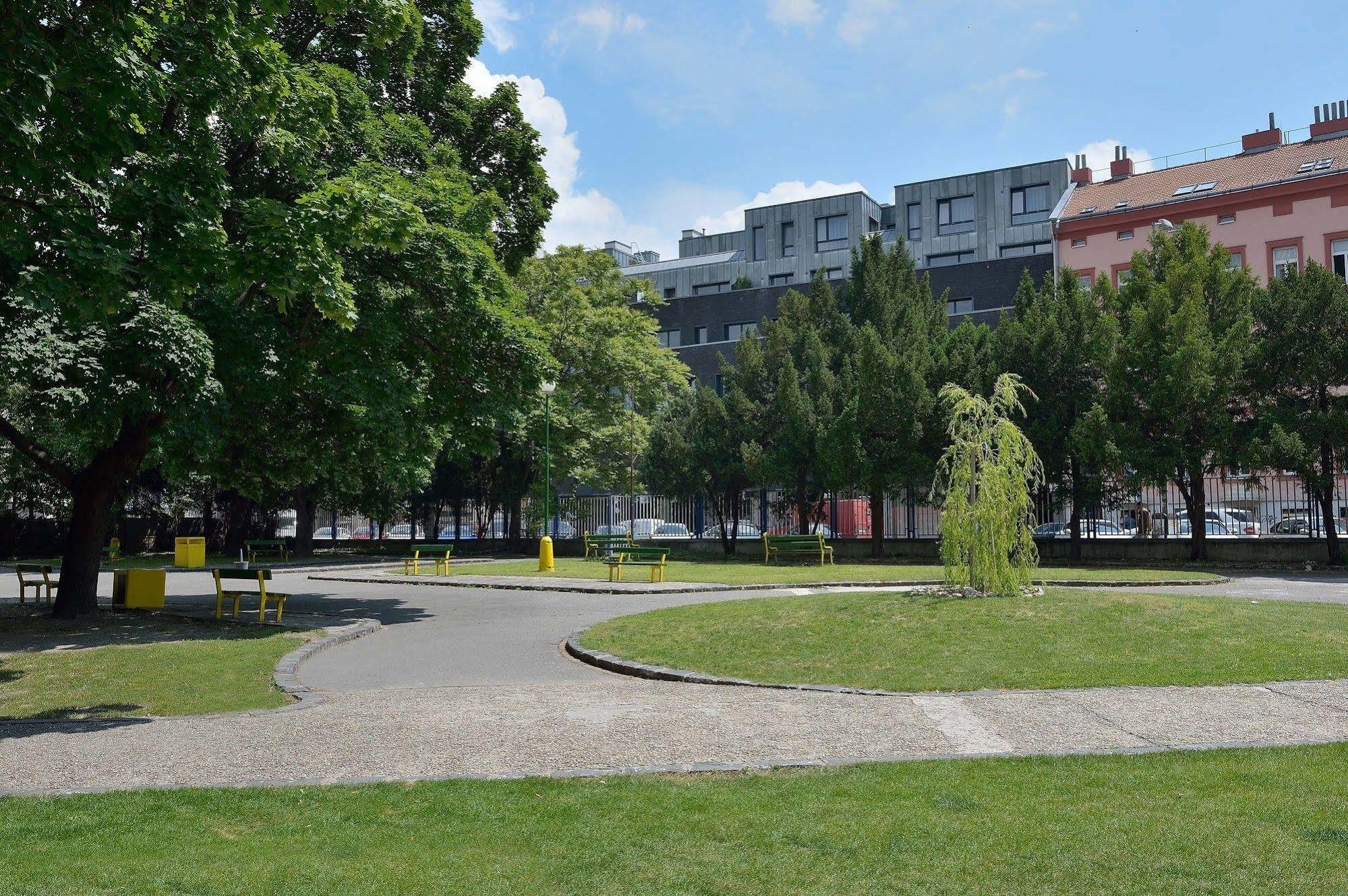 Ambiente Serviced Apartments - Dunajska Bratislava Exteriör bild