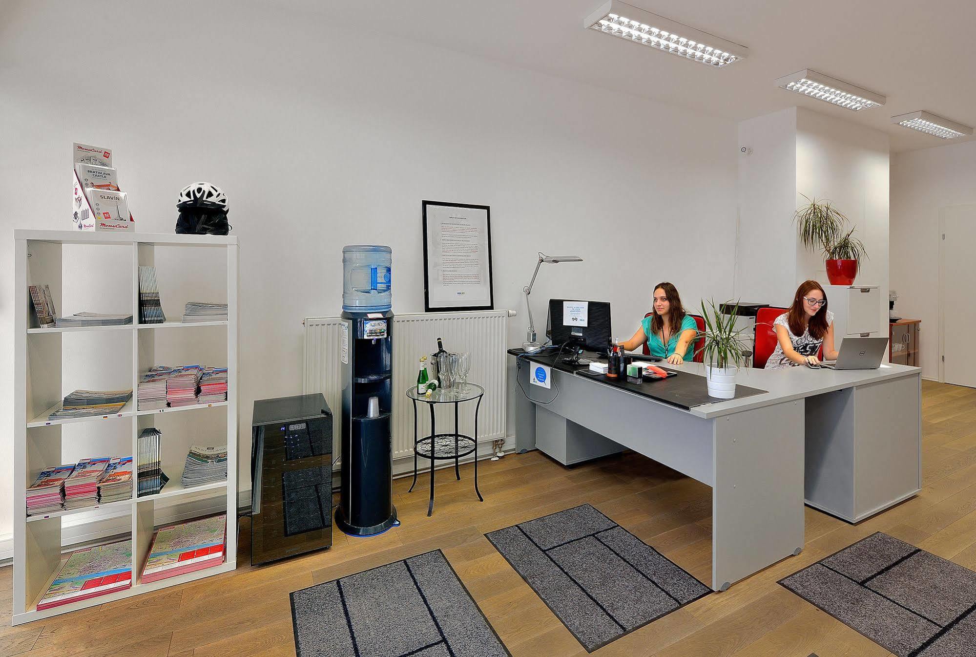 Ambiente Serviced Apartments - Dunajska Bratislava Exteriör bild