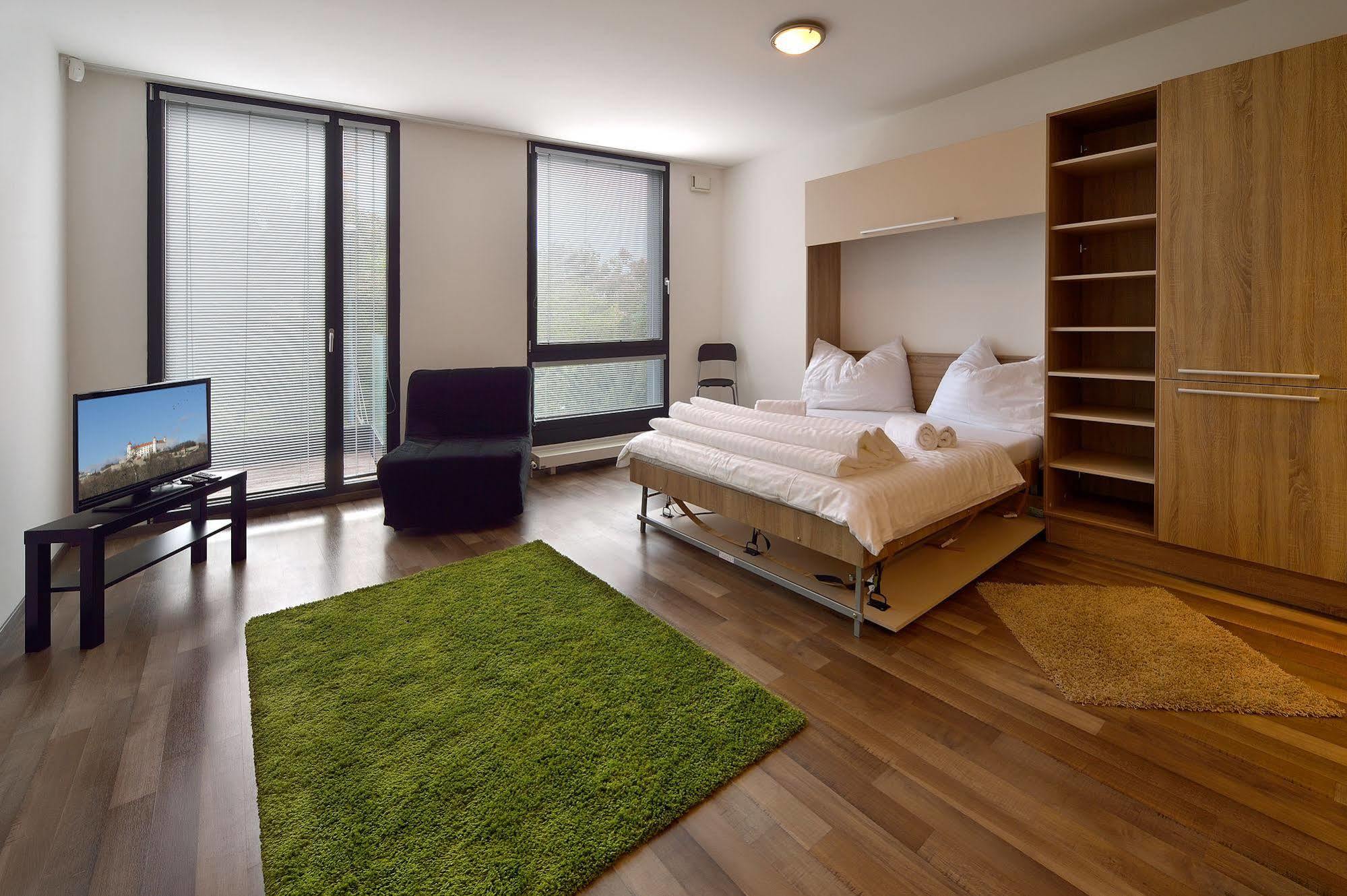 Ambiente Serviced Apartments - Dunajska Bratislava Exteriör bild