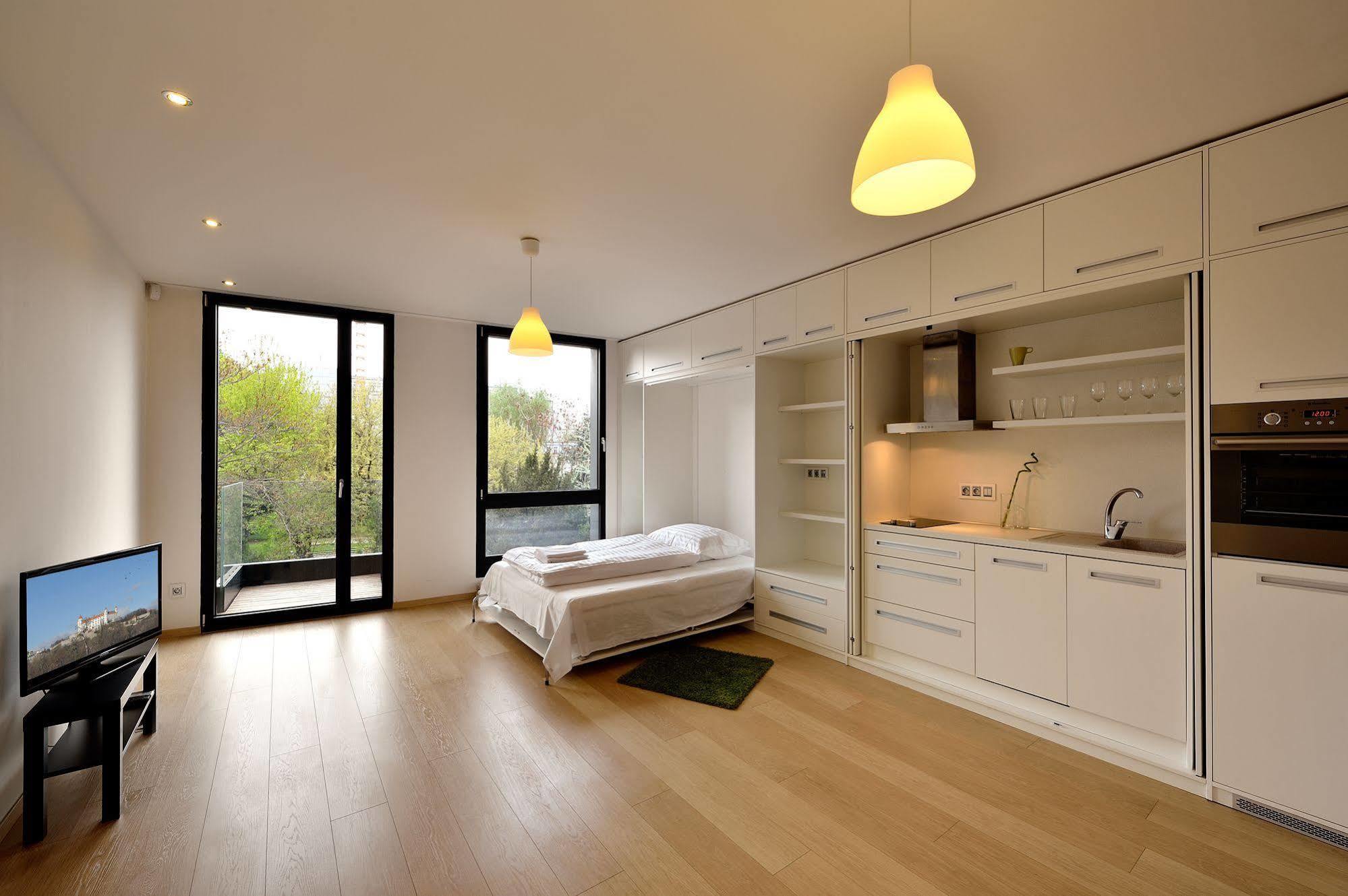 Ambiente Serviced Apartments - Dunajska Bratislava Exteriör bild