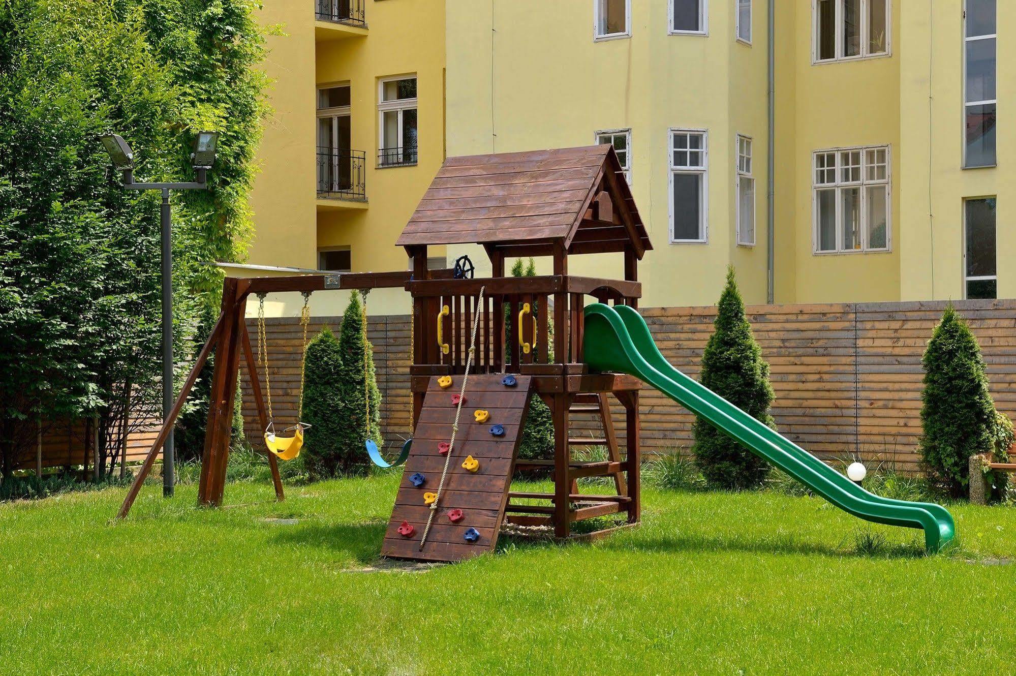 Ambiente Serviced Apartments - Dunajska Bratislava Exteriör bild